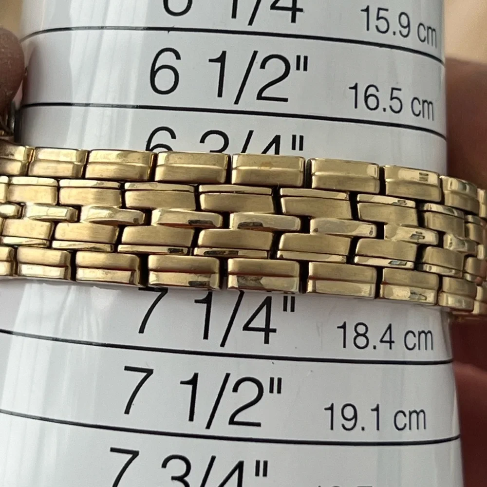 Seiko Rare Ladies Watch Gold-Tone Bracelet Case Hands Black Carbon Fiber Dial